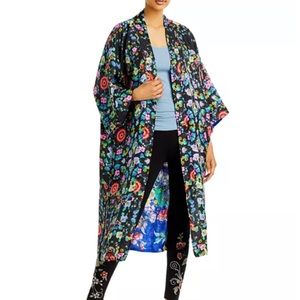 Reversible printed kimono